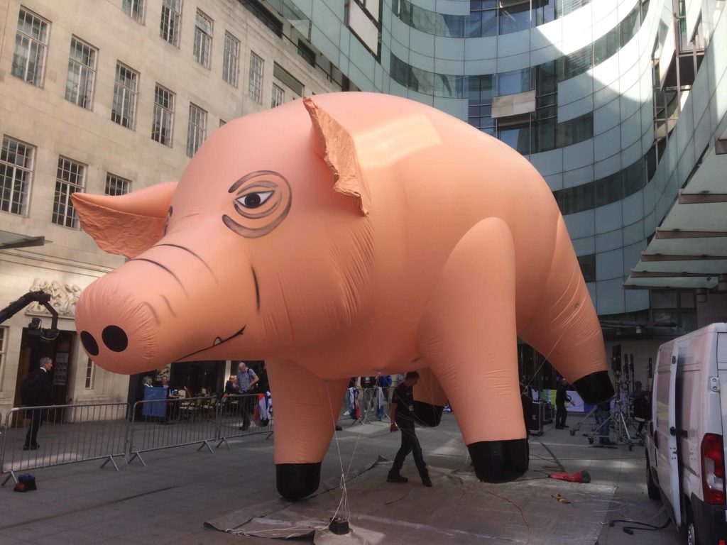 giant inflatable pink floyd pig